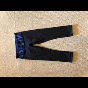 Lululemon reversible cropped leggings!